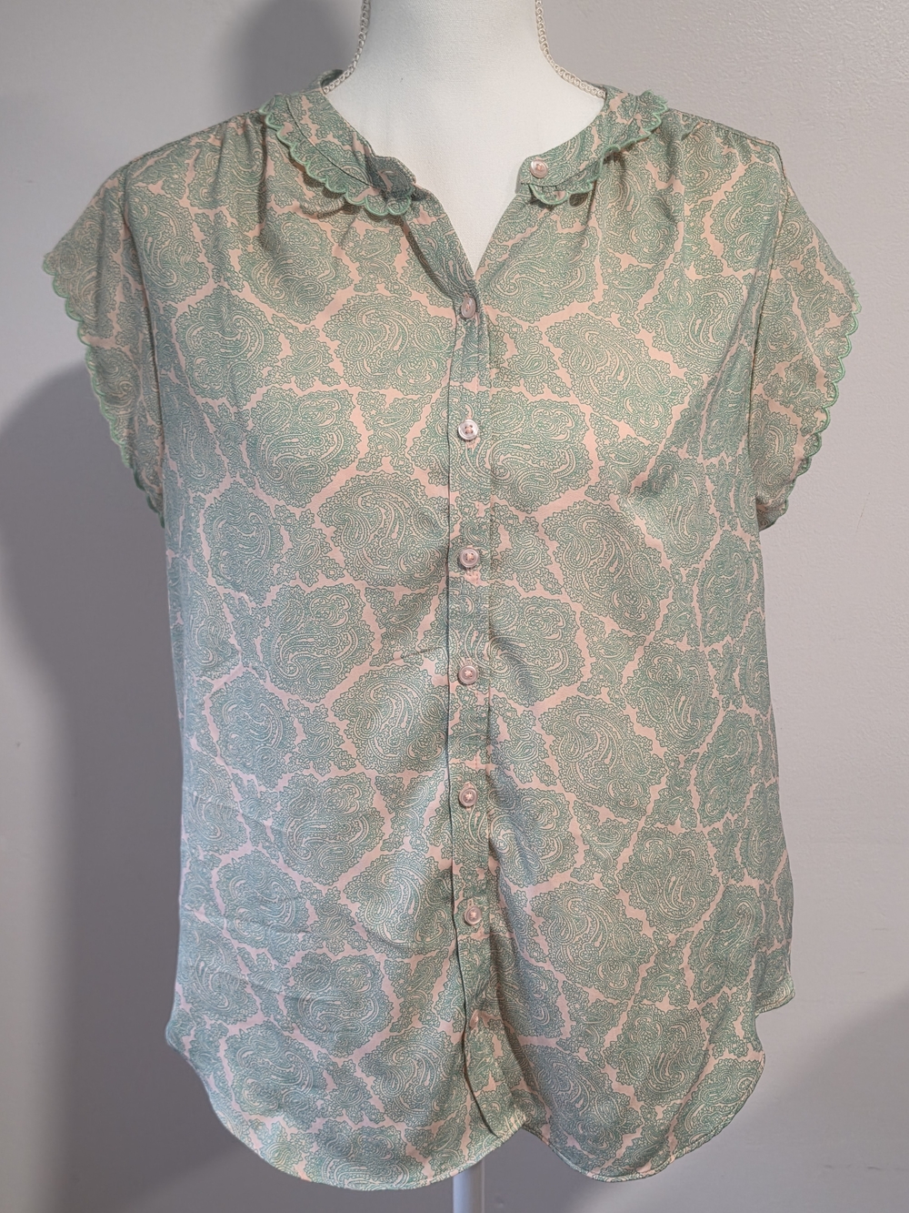 Joie Soft Green Paisley Scalloped Edge Button-Front Women’s Top Size Medium